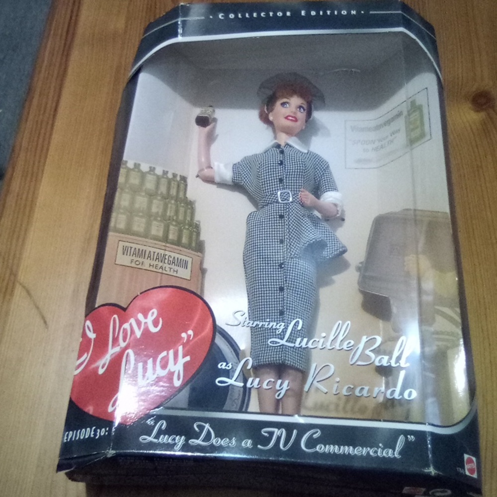 COLLECTOR EDITION ( I LOVE LUCY ) LUCY DOES A TV COMMERCIAL, EPISODE 30